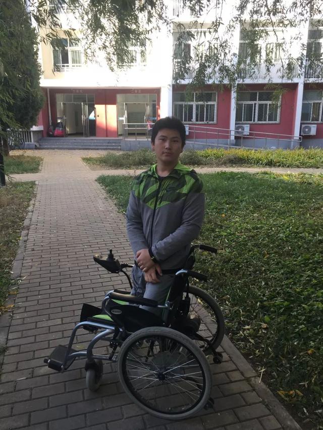 【十周年故事】轮椅上的数学梦_梅坤