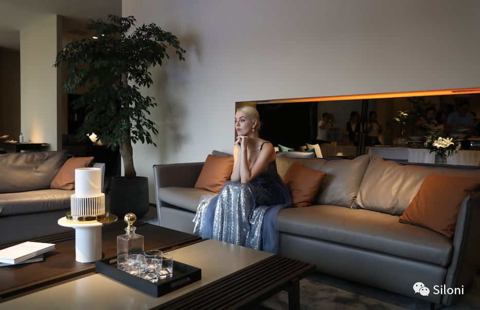 闪耀到京城……随着意式生活馆的逐步落地,siloni依托强大的客厅沙发