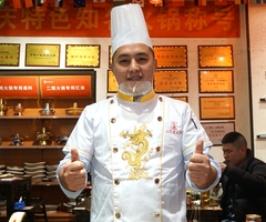 卓晓兵作为二筒老火锅领头羊,他把食品安全放到首要地位,积极落实国家