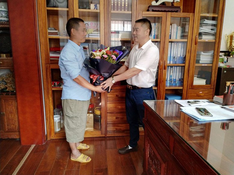 岳阳:爱心大使周军龙——不能让这么优秀的孩子读不起书_宋碧霞