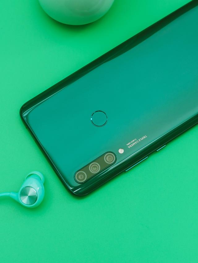 6.59英寸全面屏 histen6.0 华为畅享10 plus让影音更丰满_屏幕