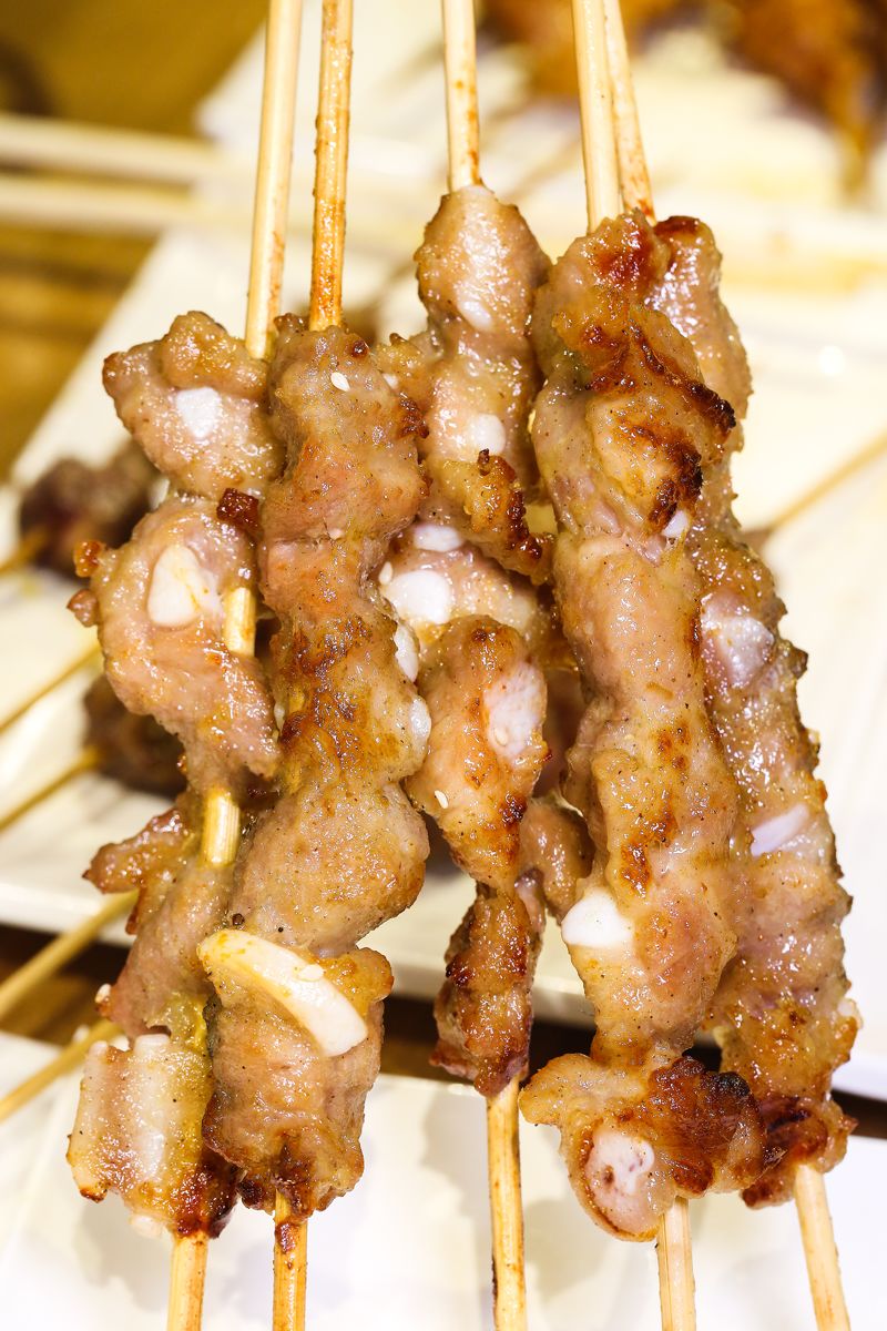 脆骨烤过之后还有一点儿焦香给力牛板筋给力牛板筋特别有嚼劲咬起来