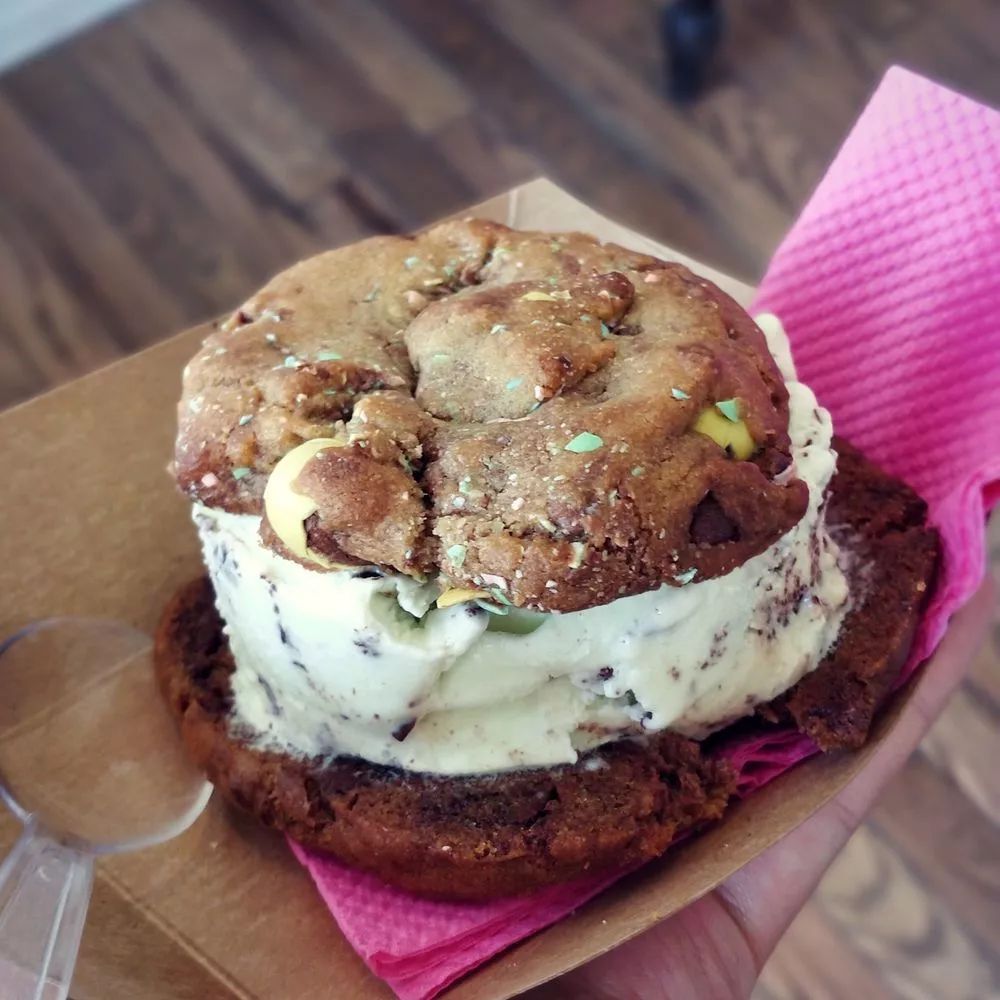 盘点多伦多最"美丽冻人"的三明治冰淇淋!_曲奇