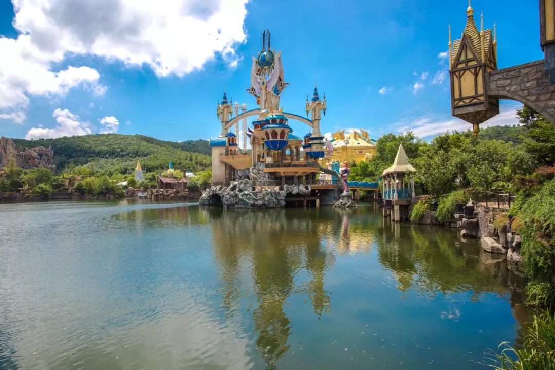 领完了福利当然是过来嬉戏谷high啦囧囧都为你们准备好了讲台只有三尺