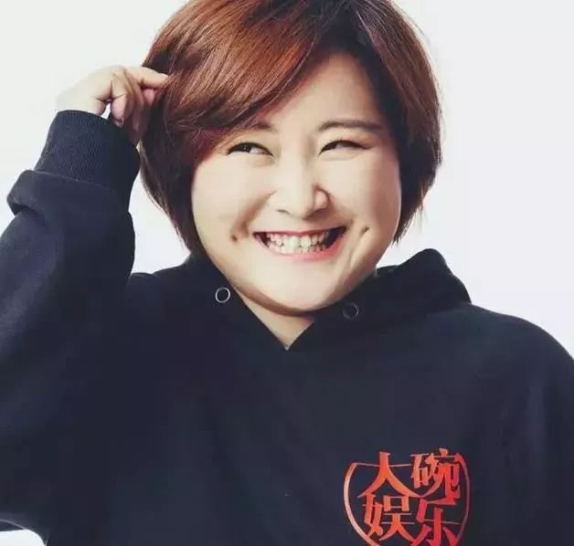 优秀喜剧演员贾玲给我们演绎出了独特的小品在此小编收集了100个经典