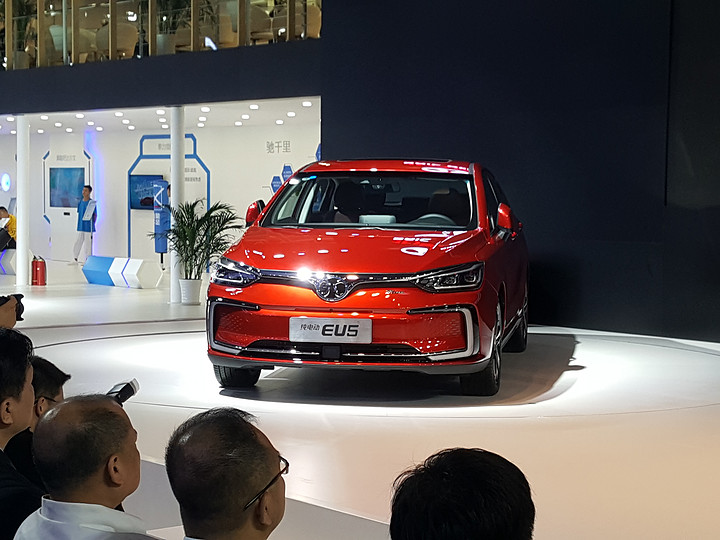 [成都车展]续航501km 北汽新能源eu5 r600上市 15.89万起售
