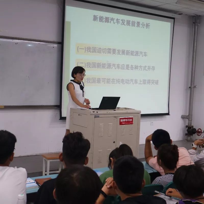 汽车检测与维修技术中韩教研室主任冯德军国际合作与交流中心梁鑫老师