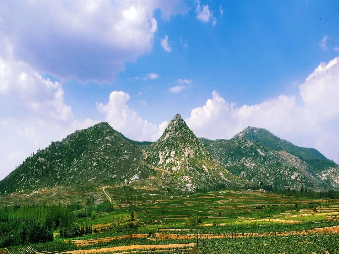 自然风光香城镇狼舞山