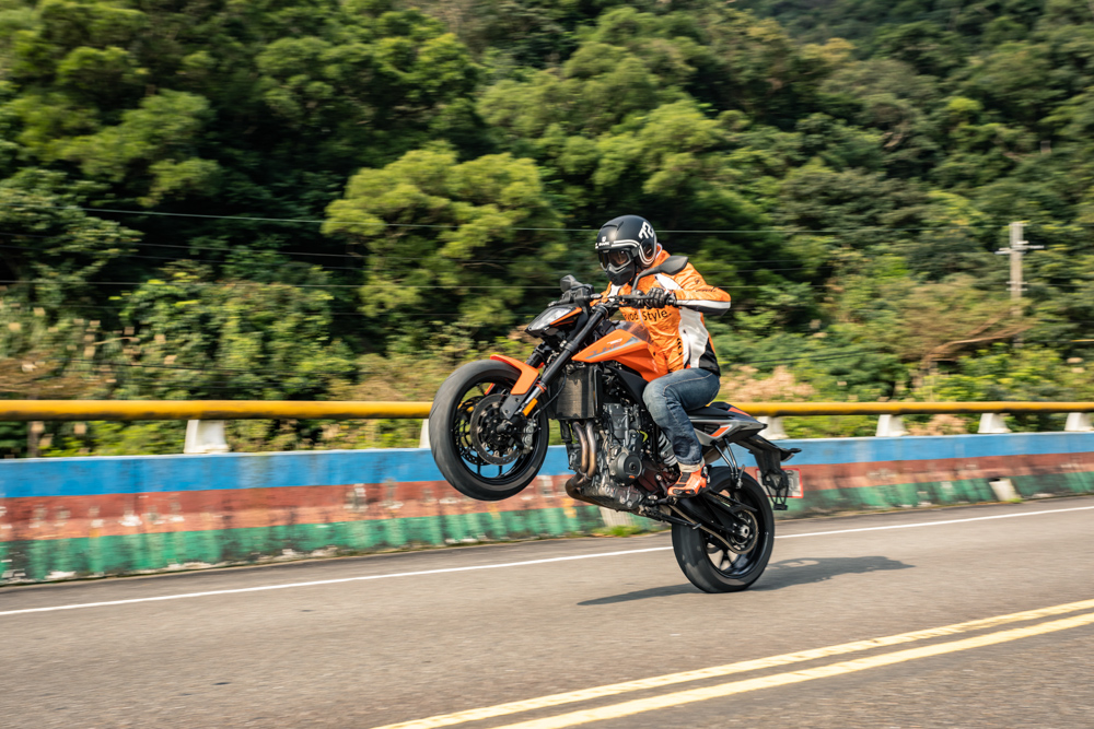 弯道手术刀 KTM 790 DUKE 深度测评-搜狐大视野-搜狐新闻