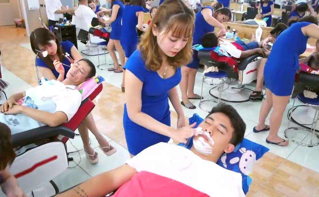越南理发一次需要80元,为何还深受欢迎?男性游客:服务很全面!