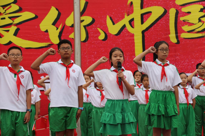 都江堰市奎光小学隆重举行我爱你中国2019年秋季开学典礼