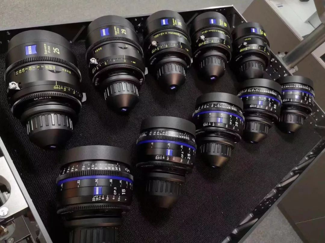 蔡司全画幅镜头组 sp ↑各焦段镜头 ↑安琴24-290 ↑搭建置景团队