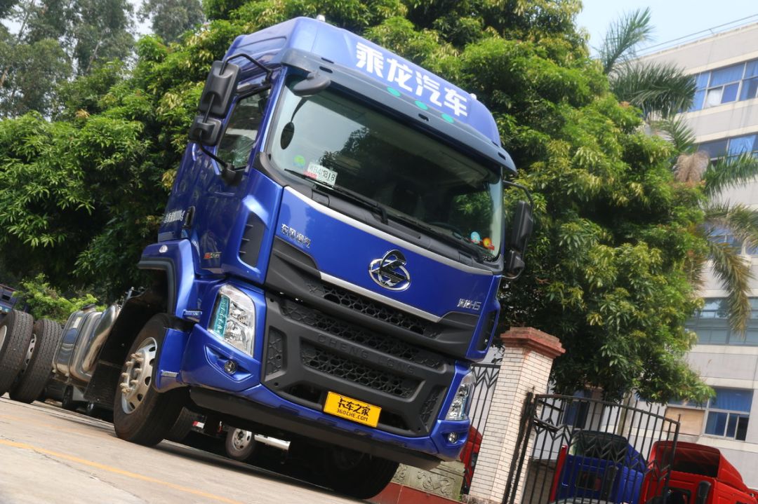 6米8还是高顶双卧国六版乘龙h5绿通载货车多图解析