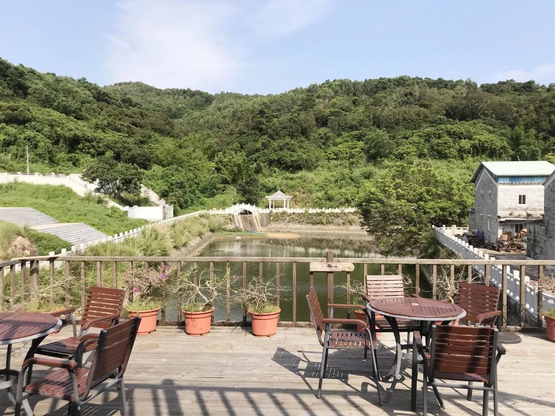 大澳·美澳民宿位于阳江市东平镇大澳渔村,背靠青山,面对大海,秀水