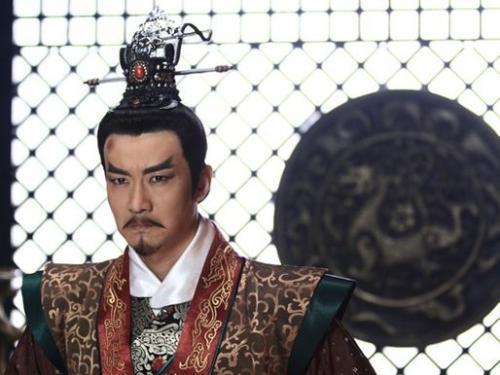 1/ 12 1994年央视版《三国演义》,鲍国安饰演的曹操,应该算是最经典的