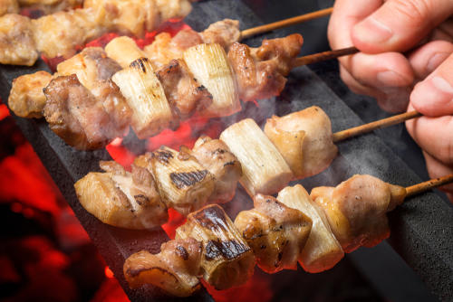 日料中的烤鸡肉串焼き鸟为什么要搭配葱鲔火锅这个日料有故事