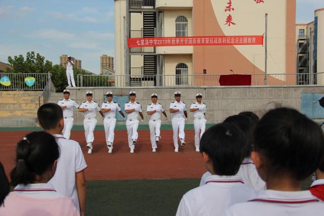 9月2日上午,文登区司法局天福司法所所长郭辉同志首次以法治副校长的