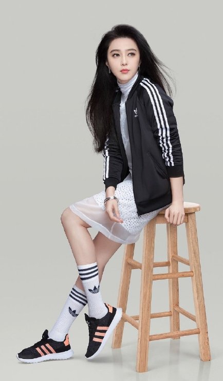 晒侧颜美照意外撞脸范冰冰_赵珈萱