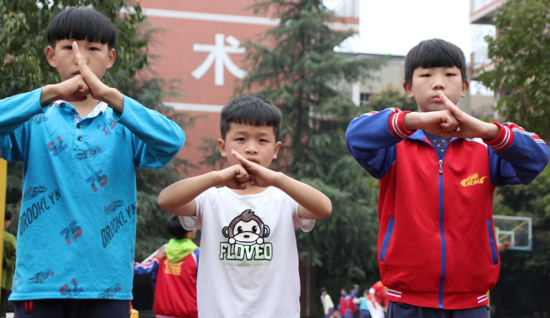 武术人的“开学第一课”:抱拳礼!_右拳