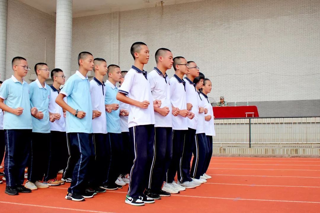 军训生活骄阳八月激情起航展辉学校初中部2019年下学期军体训练精彩