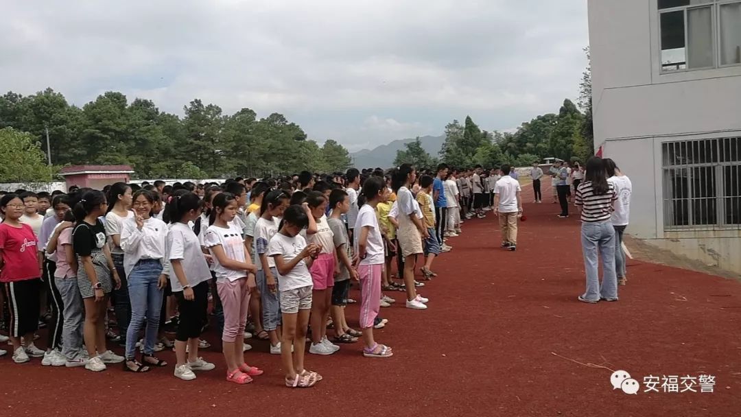 9月1日至今,安福交警大队各个中队深入到枫田中心小学,金田中学,青桥