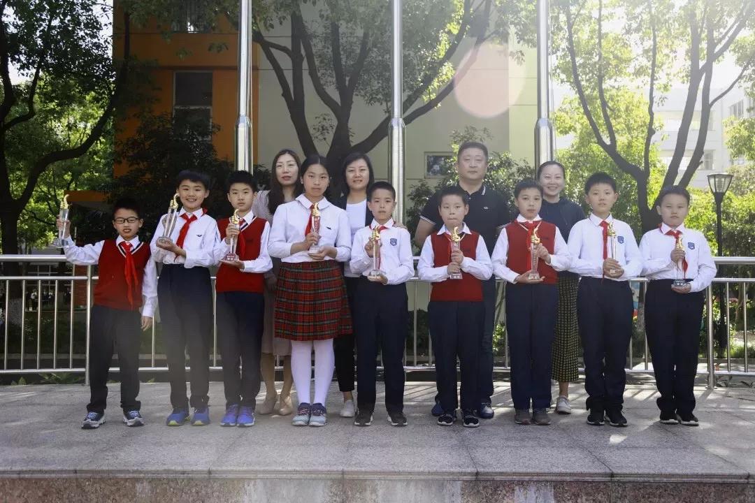 谁能登上时装秀封面上海中小学校服时装周隆重开启快来pick你最中意的