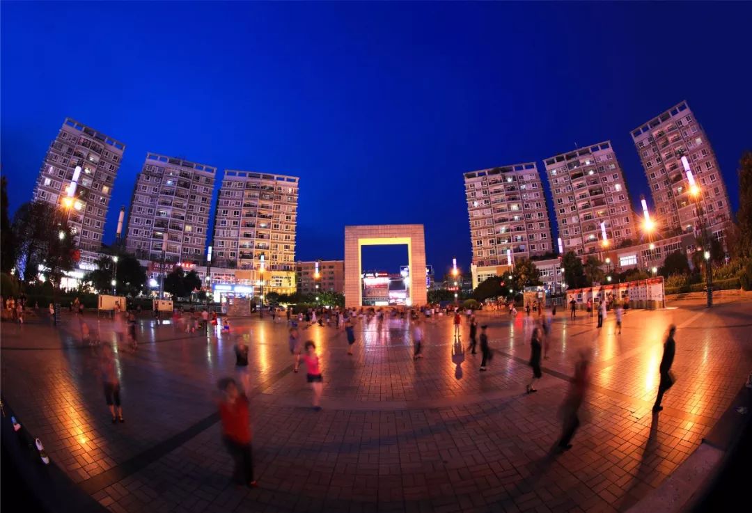 一代代梁平人的城市记忆梁山城区化茧成蝶展芳华