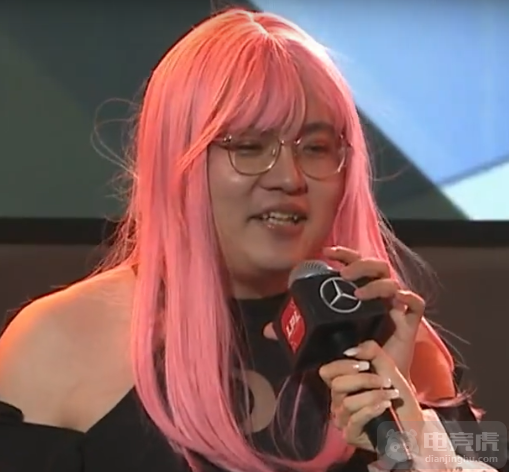 前两天rng的赛后握手会又有粉丝来搞事了!