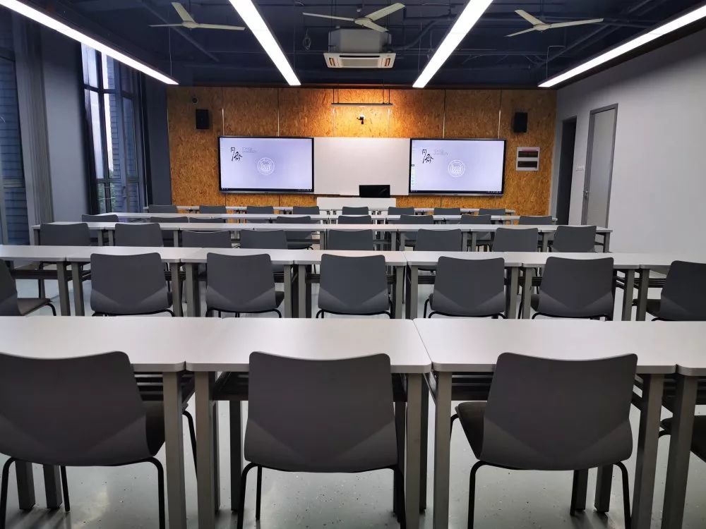 在宝藏大学遇见黑科技教室