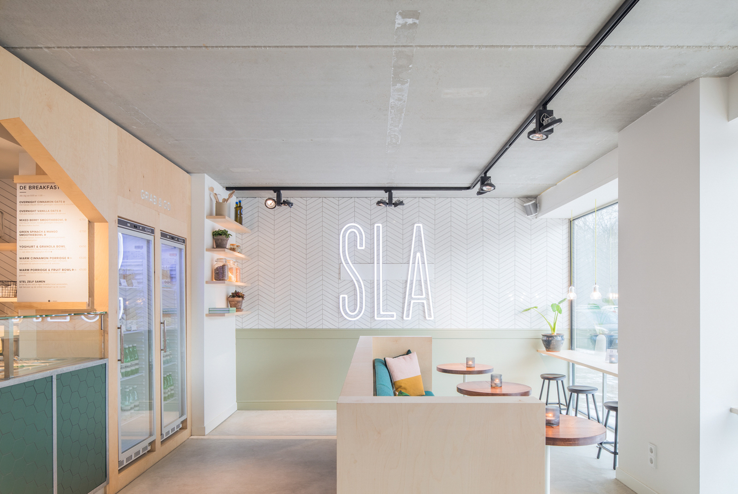 荷兰多元化的沙拉轻食餐厅,灵活的设计给忙碌的人一个轻松地享受空间!