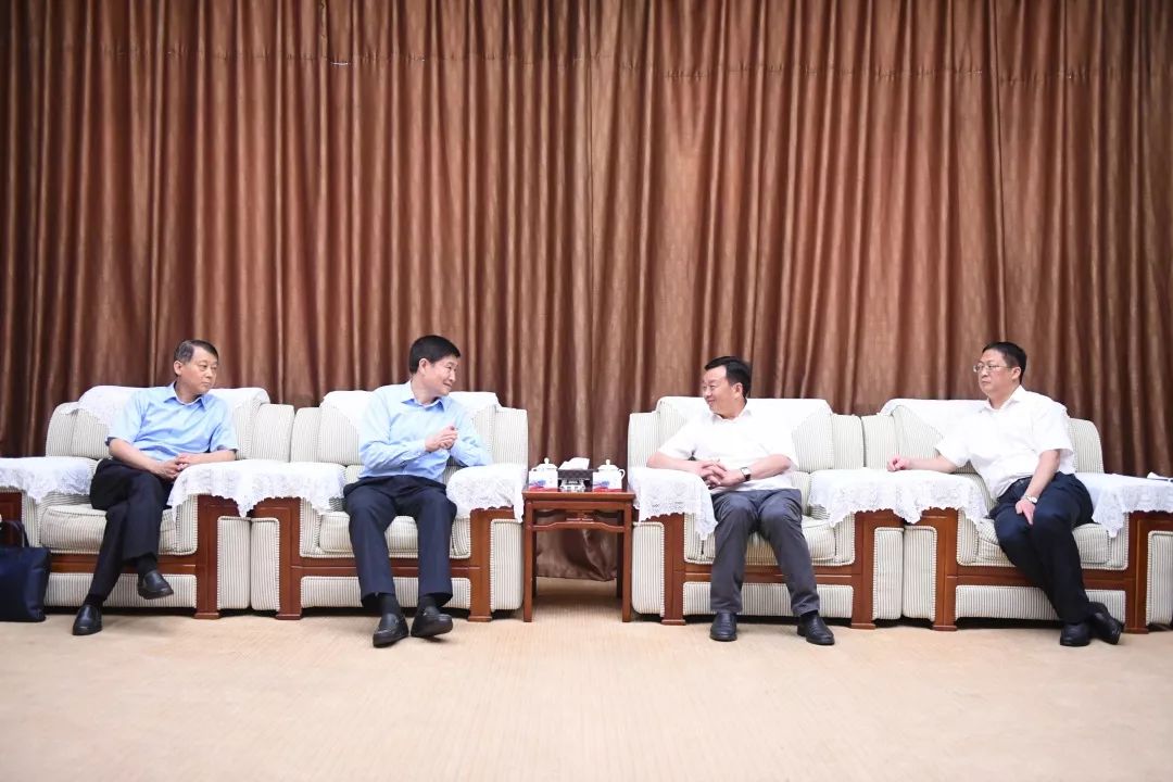 市领导金茂清,周进参加会见.