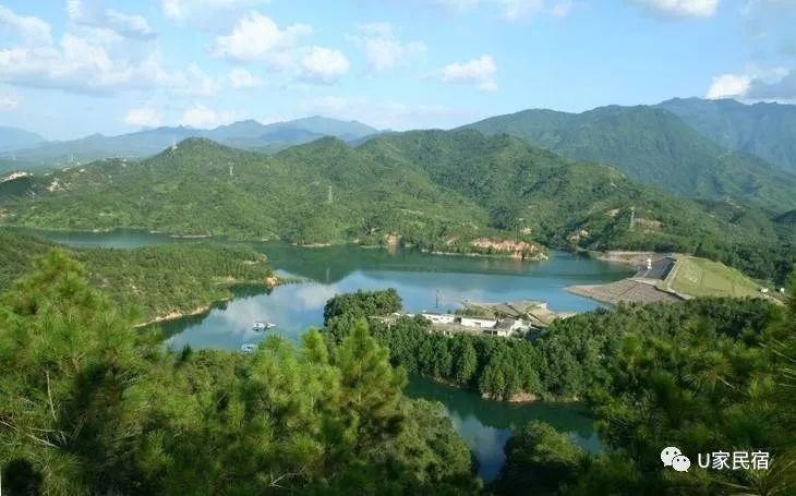 是粵東南第一峰,森林植被豐富,有野生保護動物,峭巖瀑布眾多,是天然的