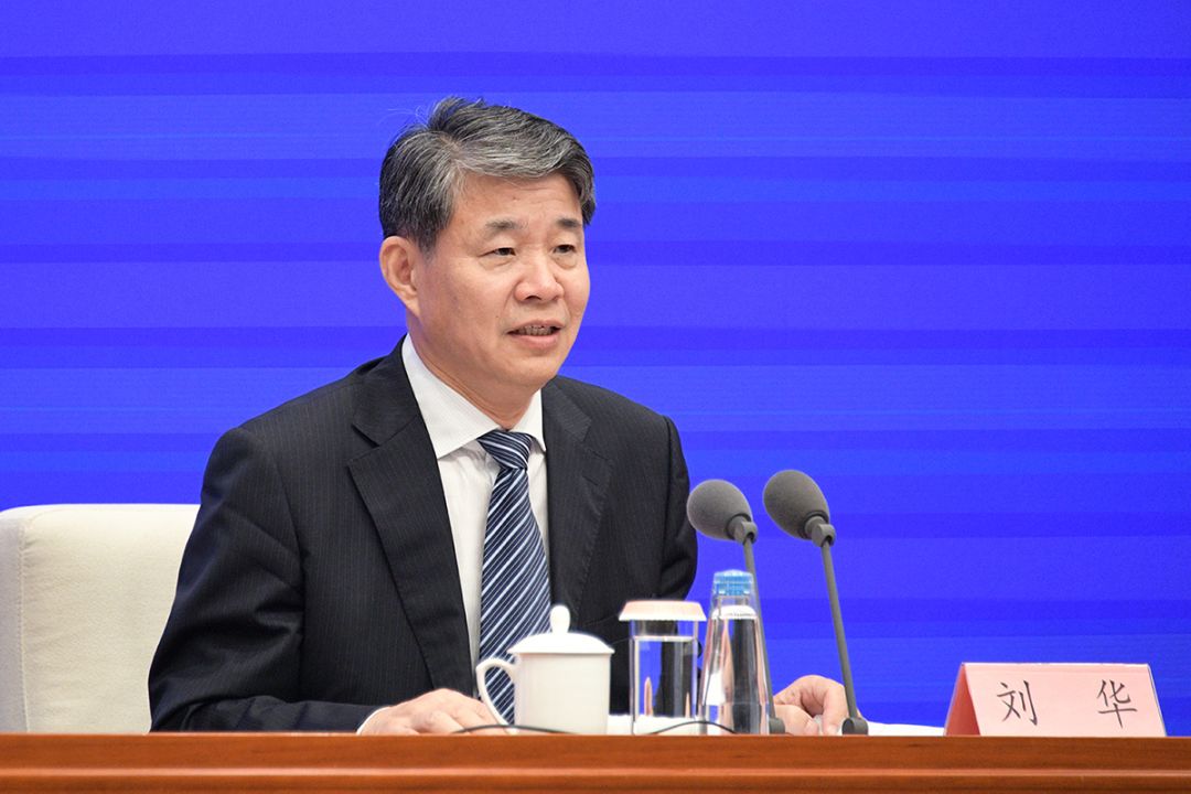 我就先介绍这些情况,下面有请刘华先生作介绍.