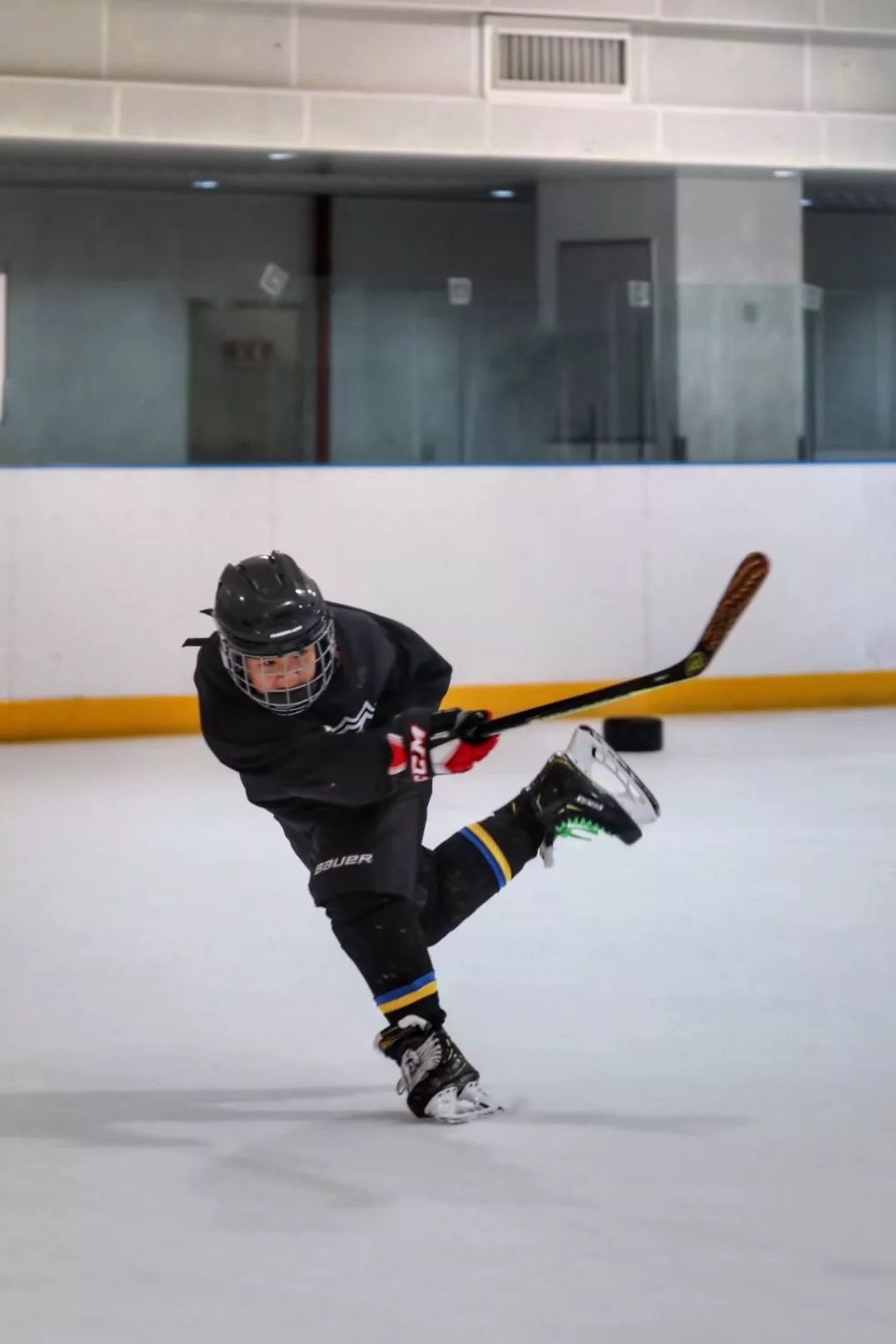 冰球少年的进阶之路在冰雪运动中收获与成长