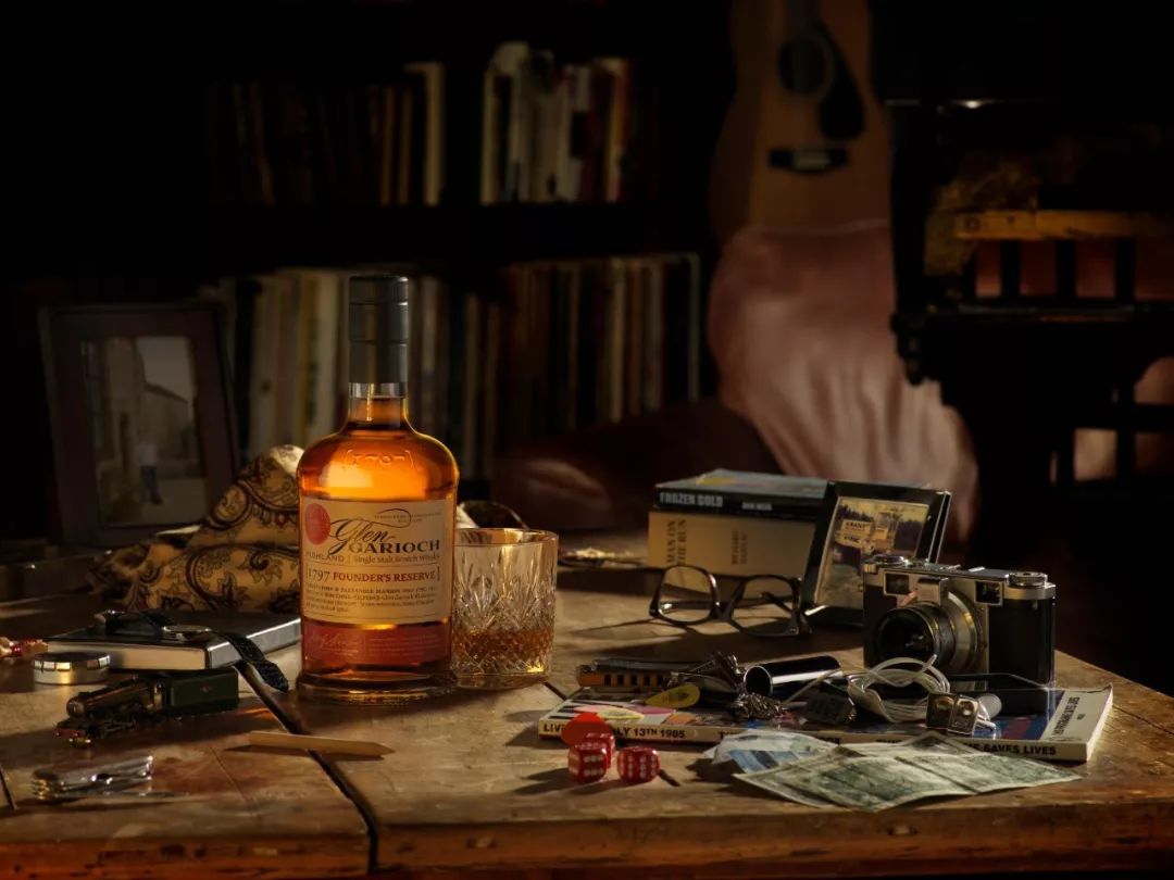 酒精是一种利尿剂(diuretic),也就是说,酒精会增加你在排尿时排除掉的