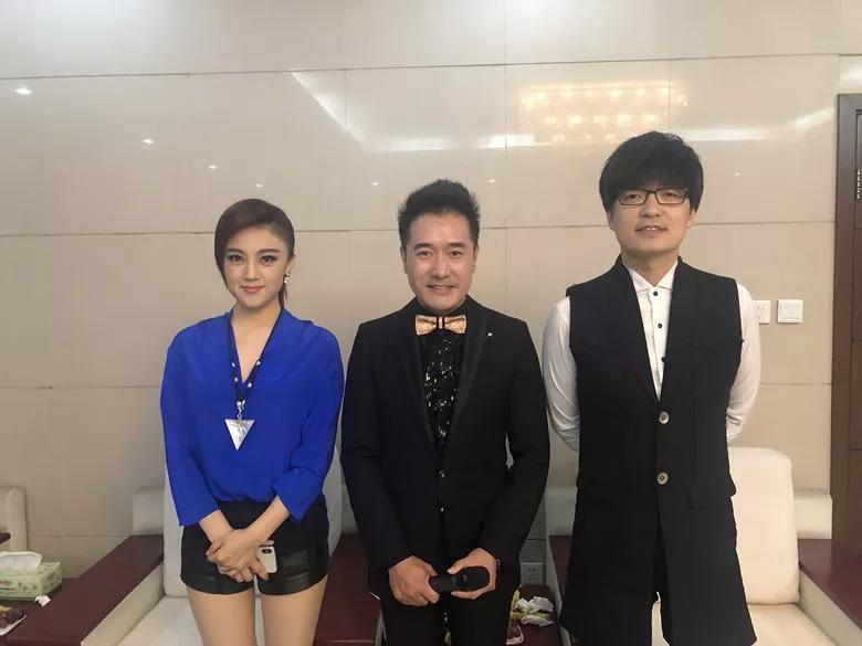 就是让所有人都认识一个正能量代言的主持人天天.