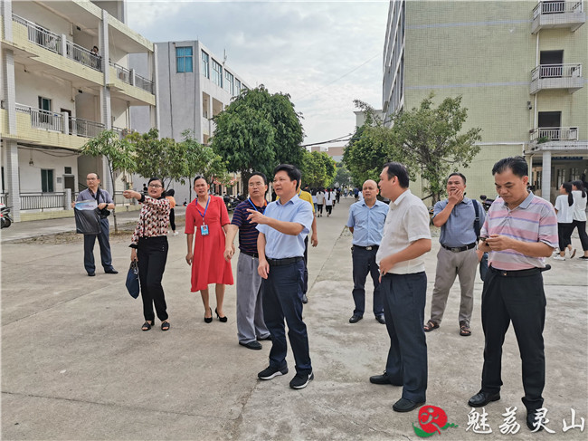 刘钦带队到灵山县职业技术学校开展"教师节"慰问