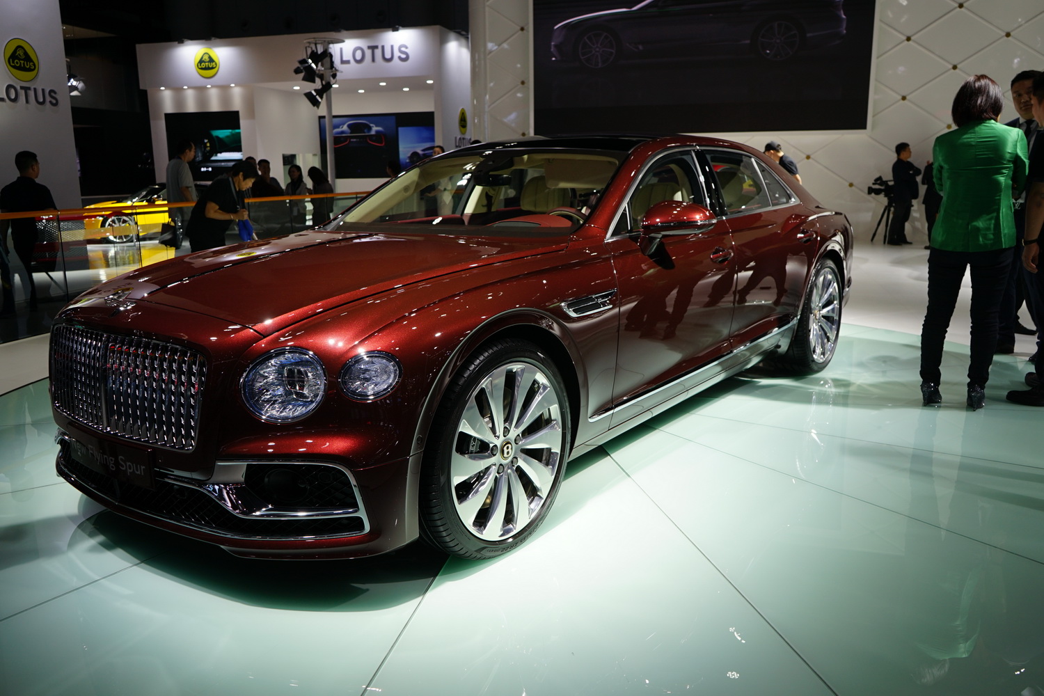 2019成都车展全新一代宾利飞驰亮相