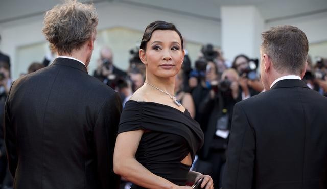 除此之外,另一位影后,也就是奥斯卡奖项评委陈冲,最近也受到大家的