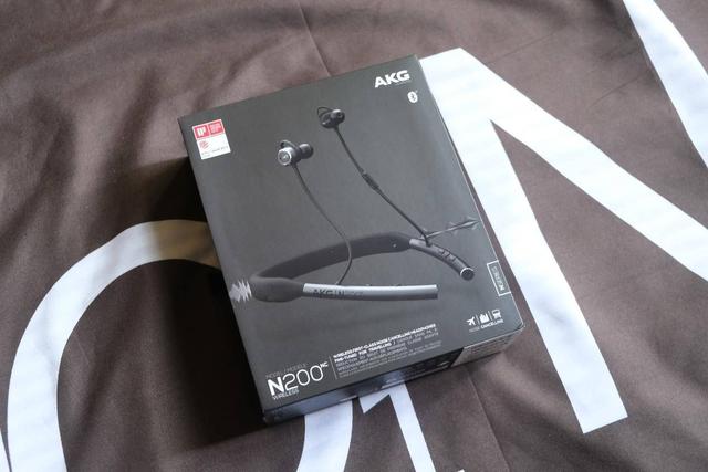 发了工资后,小白决定让快乐时光没有缺陷,买一个降噪耳机——akg n200