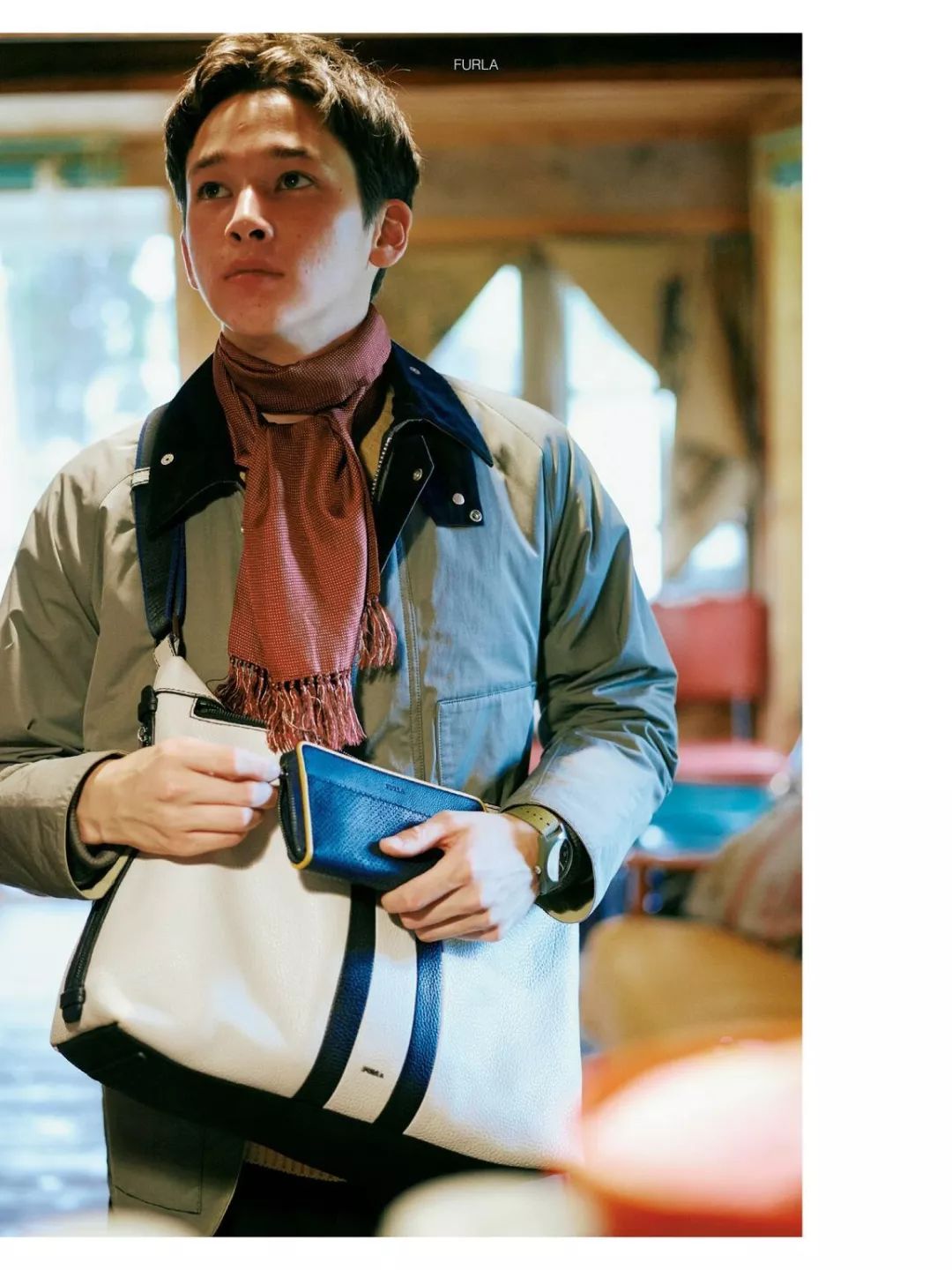 他们虽然有半欧美的面容,但发型和穿搭都是亚洲日本的风格,还不得不说