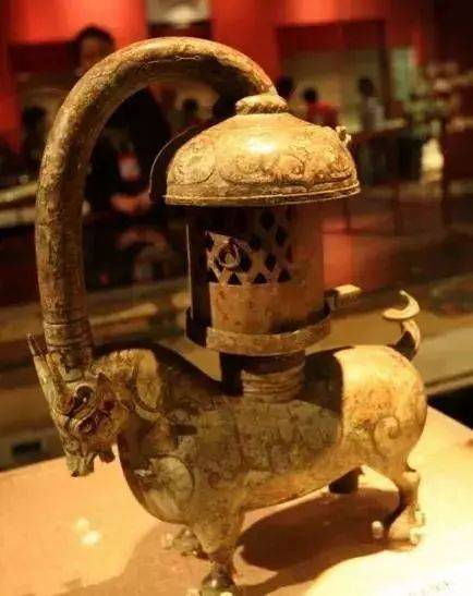 一灯照破千年暗——古代烛台之美!_青铜