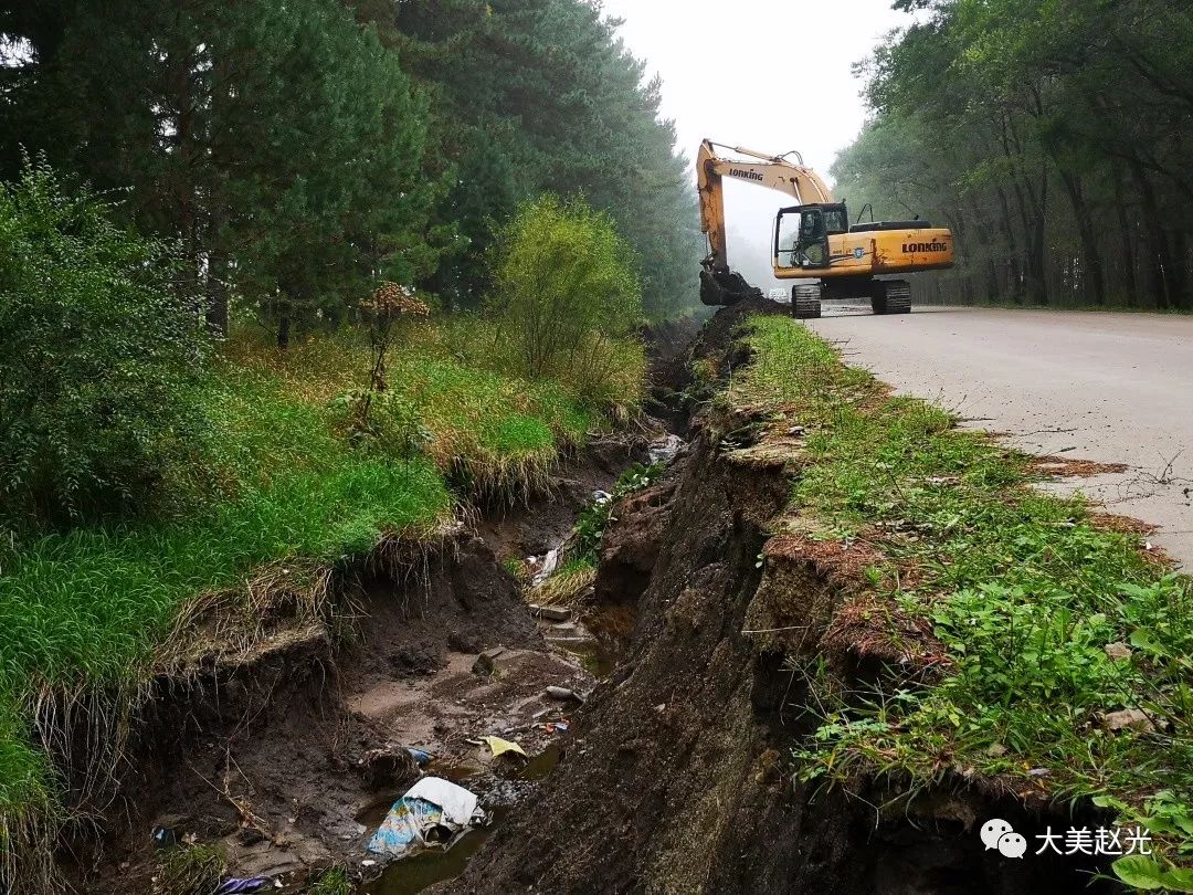 雨水冲刷,导致赵光农场有限公司第五管理区辖区内部分公路路基损毁,有