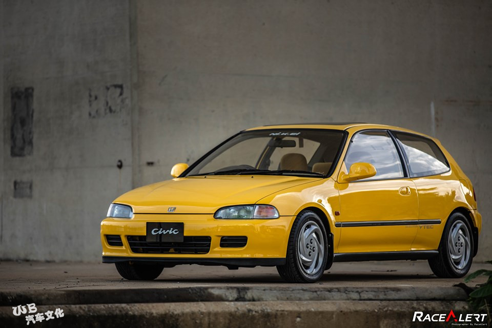 嗯嗯,我认为这是"改装车"!本田思域eg