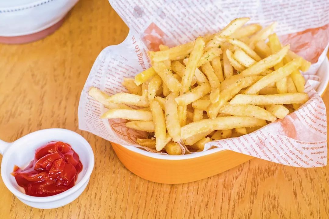 酱油味薯条巨型蛋包饭超正宗的日式食堂藏在天河办公楼里