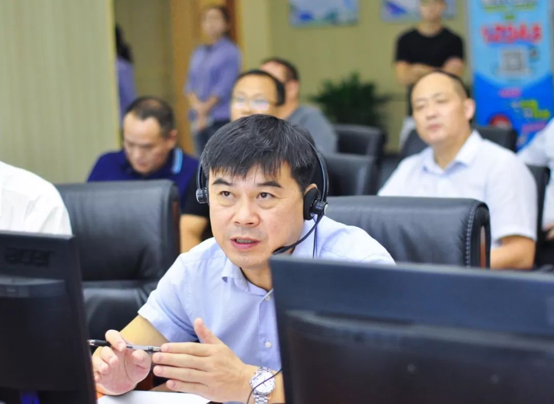 昨天,这12人与万载县长通话,pick热点话题!_曾文军