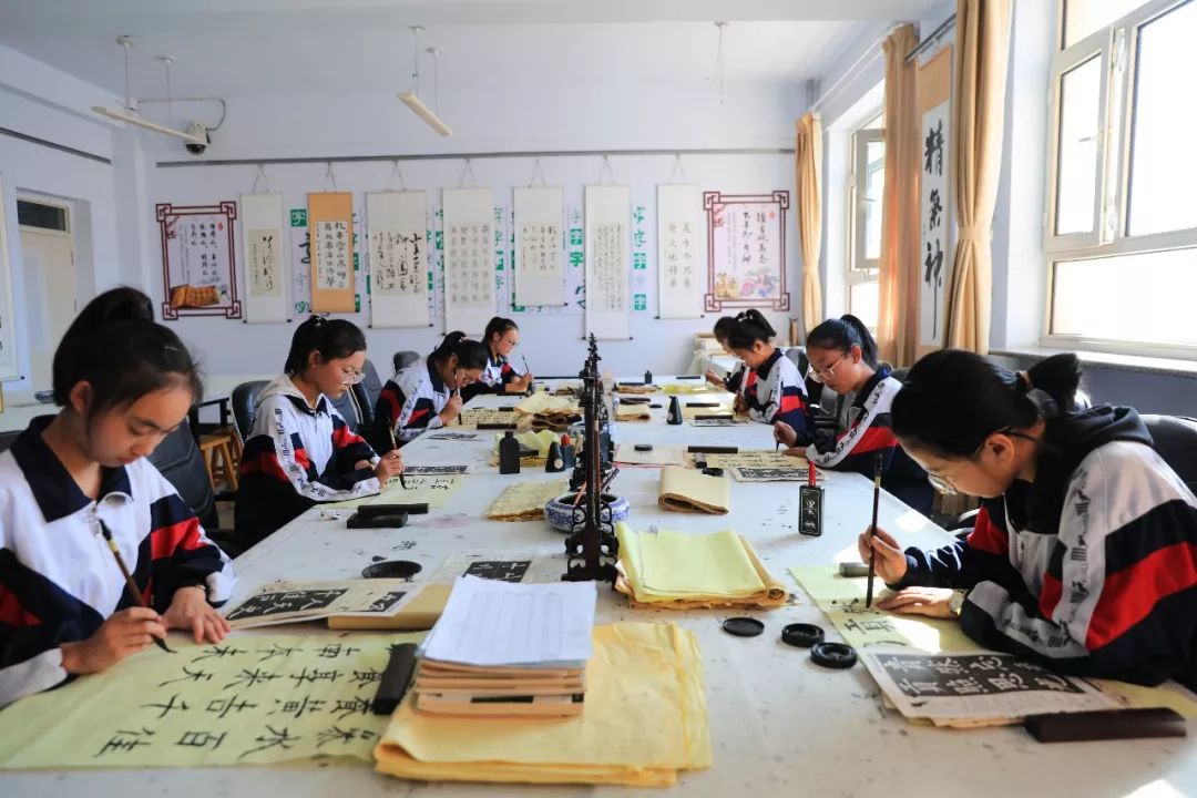 我与共和国一同见证 | 高文秀从教四十年故事