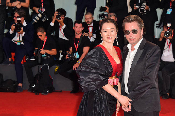 巩俐和王菲都能轻松用"冷脸"上热搜,她们有什么过人之处?