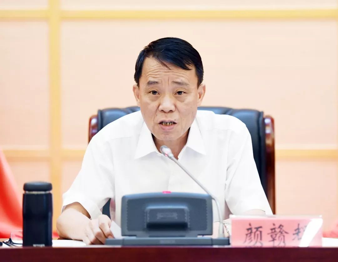 副书记饶利萍,市委常委钱薇,王玮,袁川,蔡清平,黄德刚,余正琨,莫康冬