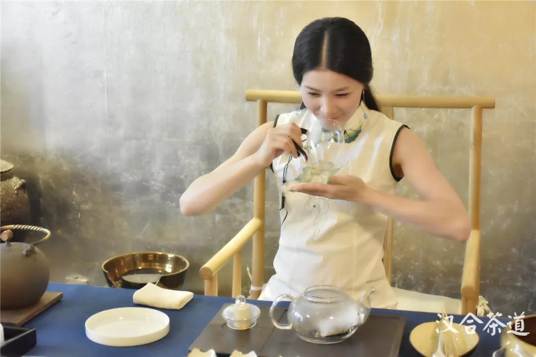 爱喝茶的女人骨子里都会透着美